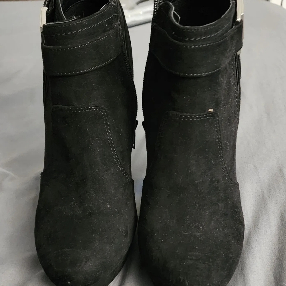 GUESS ANKLE BOOTIES